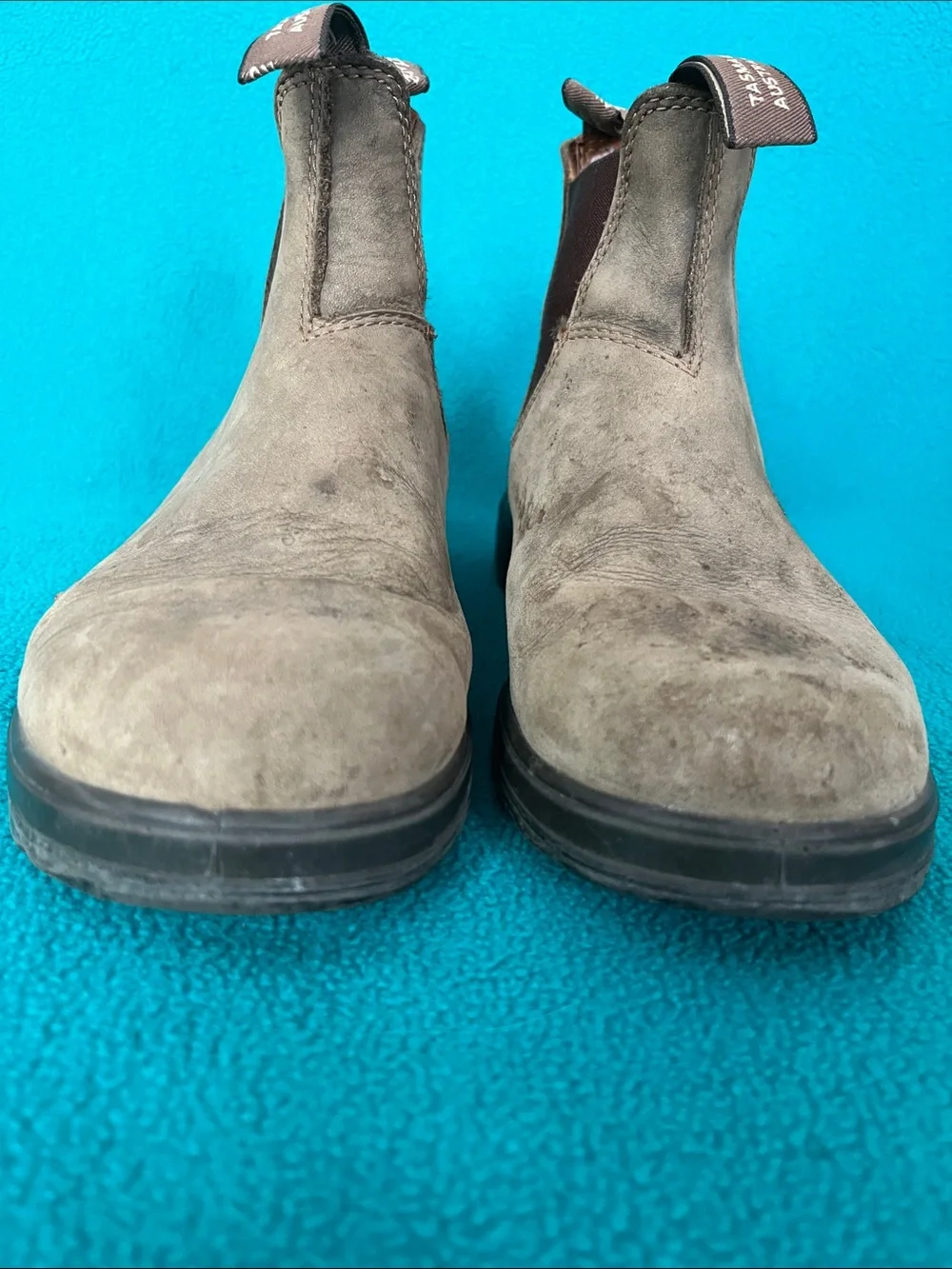 Blundstone Women’s Taupe Suede Chukka Boots